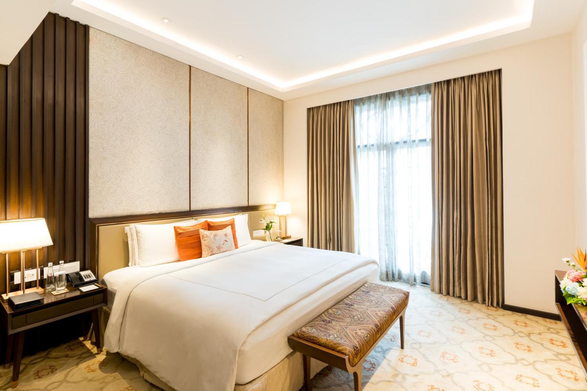 Taj Mahal Lucknow Hotell Exteriör bild