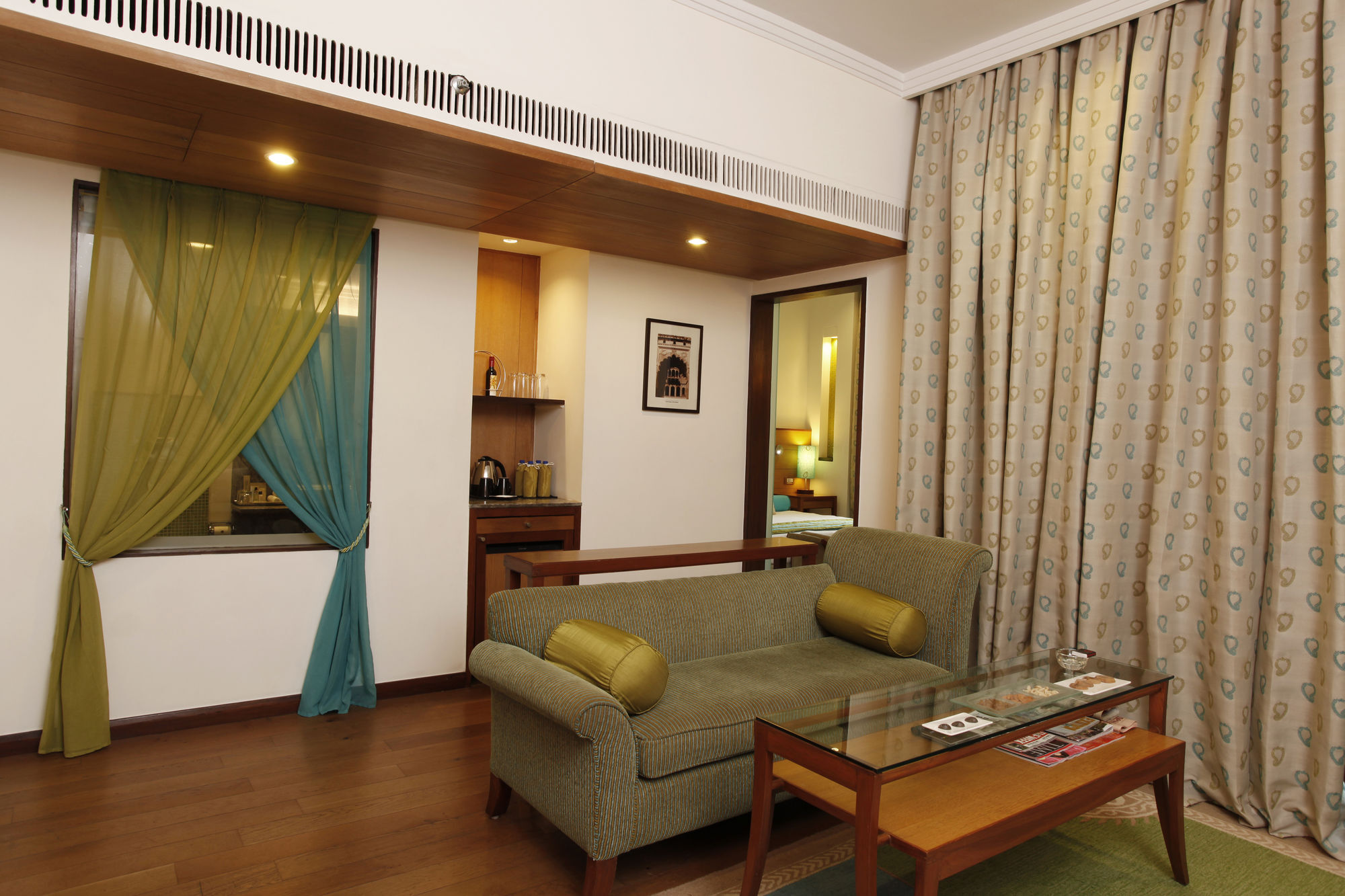 Taj Mahal Lucknow Hotell Exteriör bild