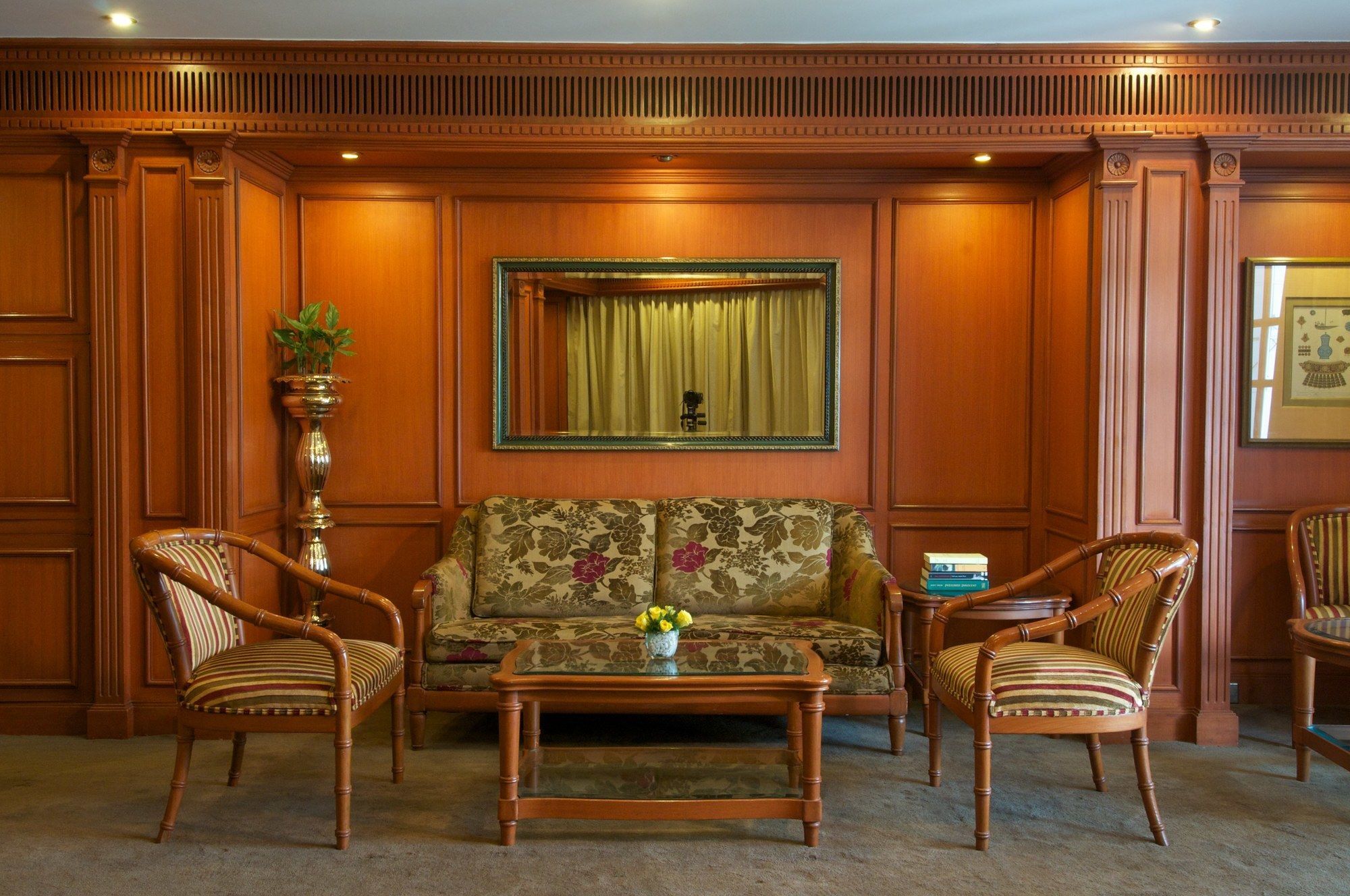 Taj Mahal Lucknow Hotell Exteriör bild