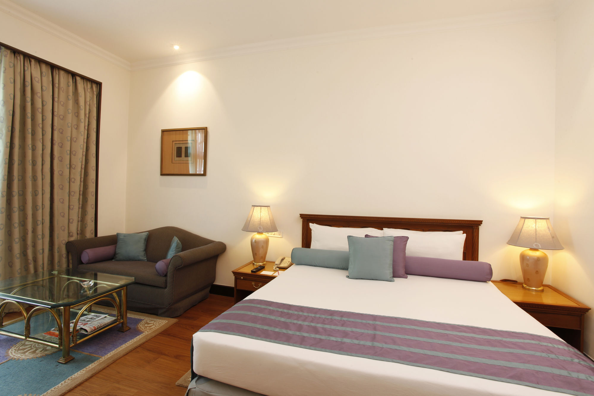 Taj Mahal Lucknow Hotell Exteriör bild