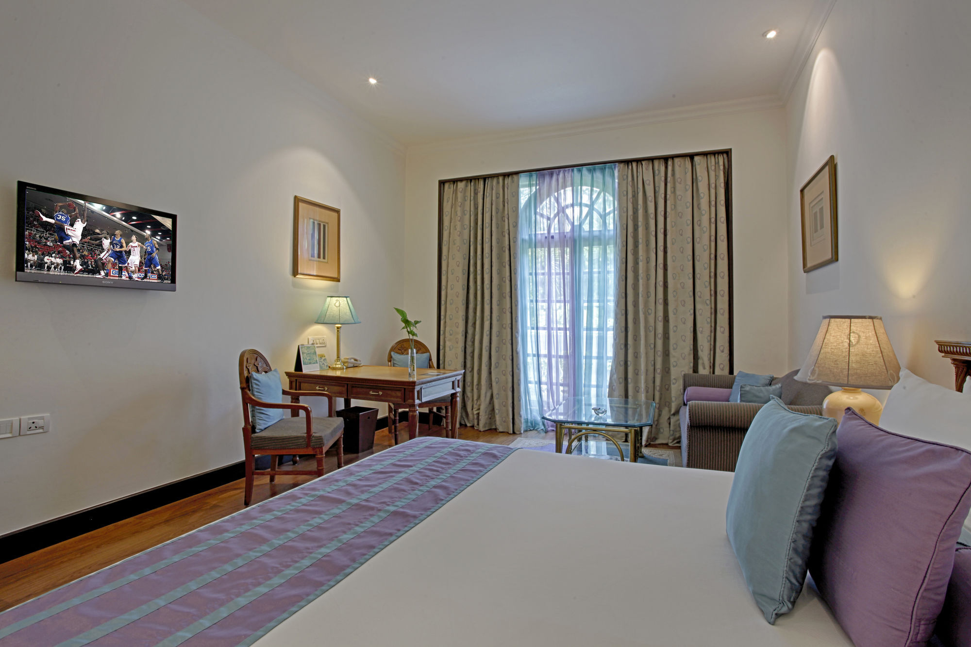 Taj Mahal Lucknow Hotell Exteriör bild